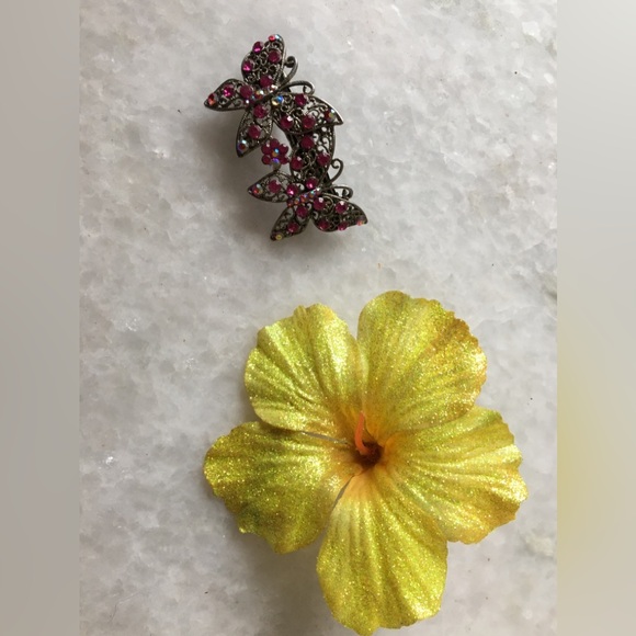 💖✨Pink Butterfly Barrette with crystals ✨ & Yellow glitter Flower Barrette 💖🌼✨✨ - Picture 10 of 16
